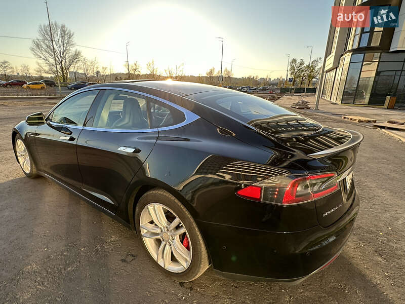 Ліфтбек Tesla Model S 2015 в Києві