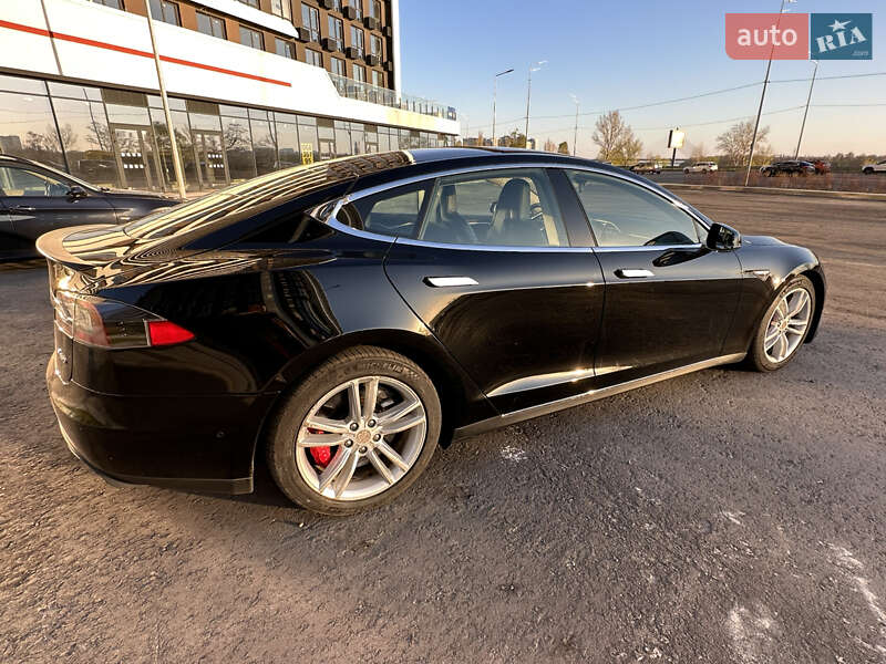 Лифтбек Tesla Model S 2015 в Киеве