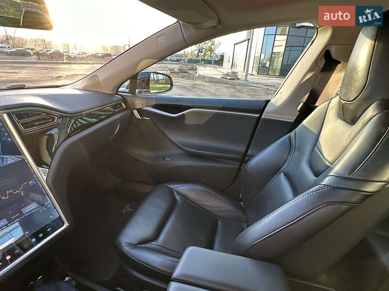 Лифтбек Tesla Model S 2015 в Киеве