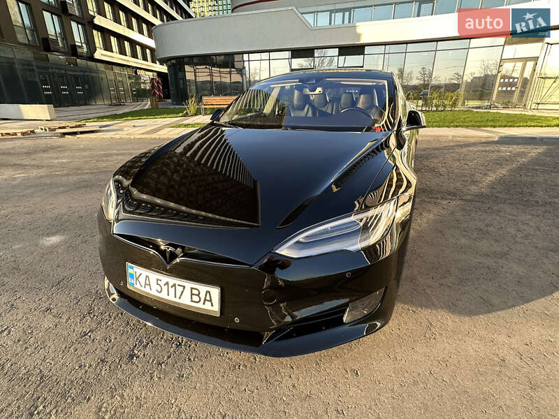 Лифтбек Tesla Model S 2015 в Киеве