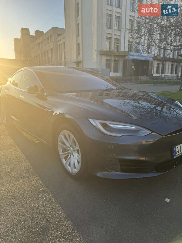 Лифтбек Tesla Model S 2017 в 