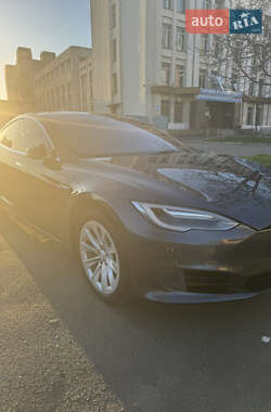 Лифтбек Tesla Model S 2017 в 