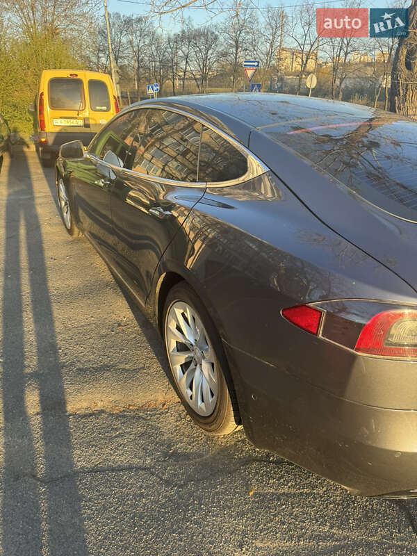 Лифтбек Tesla Model S 2017 в Киеве