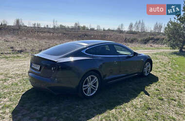 Лифтбек Tesla Model S 2015 в 