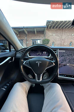 Лифтбек Tesla Model S 2013 в 