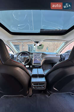 Лифтбек Tesla Model S 2013 в 