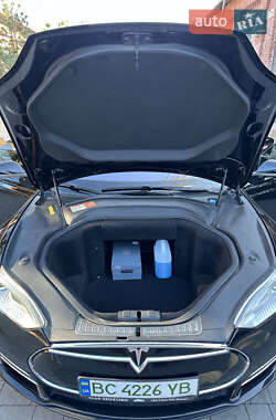 Лифтбек Tesla Model S 2013 в 