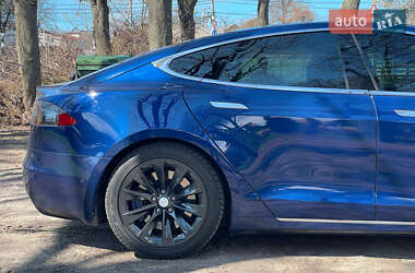 Лифтбек Tesla Model S 2017 в 