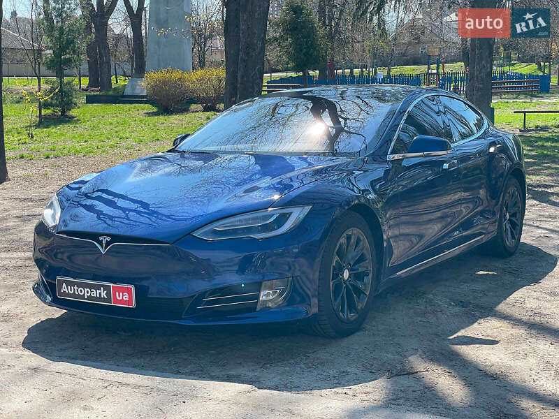 Лифтбек Tesla Model S 2017 в 