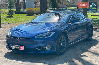 Лифтбек Tesla Model S 2017 в 