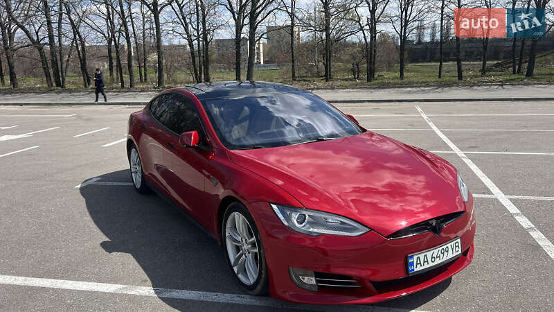 Лифтбек Tesla Model S 2016 в 
