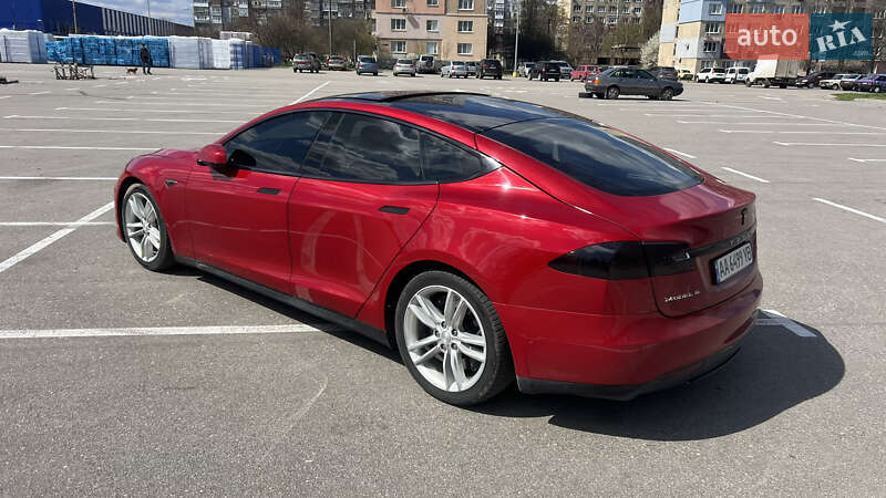 Лифтбек Tesla Model S 2016 в Киеве