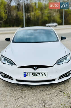 Лифтбек Tesla Model S 2013 в 