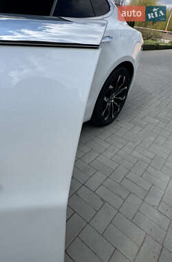 Лифтбек Tesla Model S 2019 в 