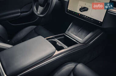 Лифтбек Tesla Model S 2021 в 