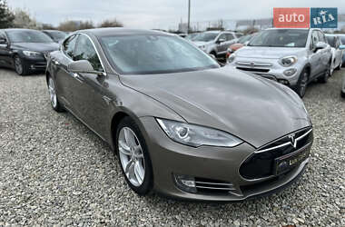 Лифтбек Tesla Model S 2015 в 