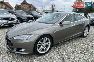 Лифтбек Tesla Model S 2015 в 