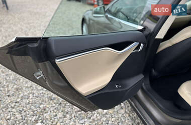 Лифтбек Tesla Model S 2015 в 