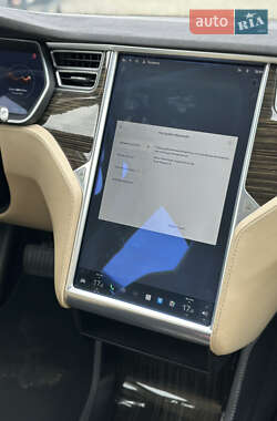 Лифтбек Tesla Model S 2015 в 
