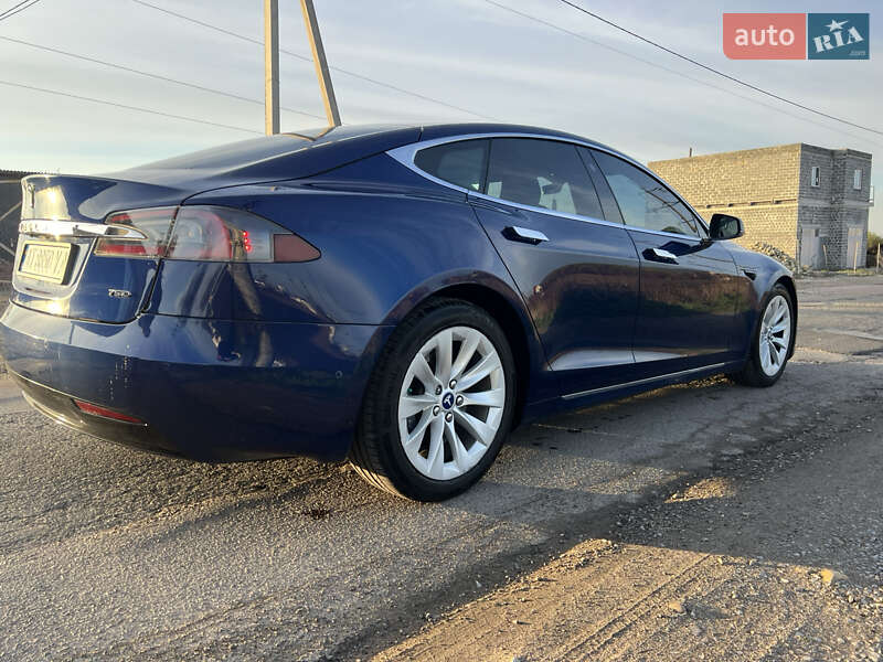 Лифтбек Tesla Model S 2017 в Ивано-Франковске