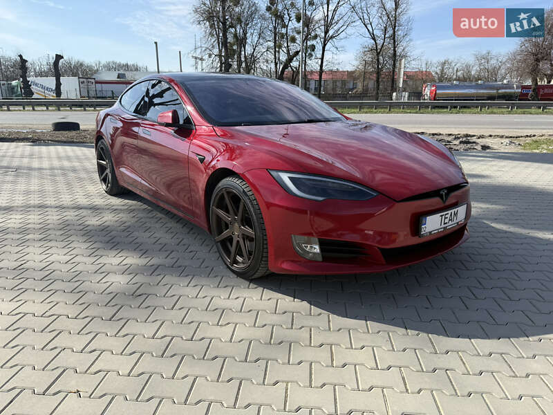 Лифтбек Tesla Model S 2017 в 