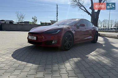 Лифтбек Tesla Model S 2017 в 