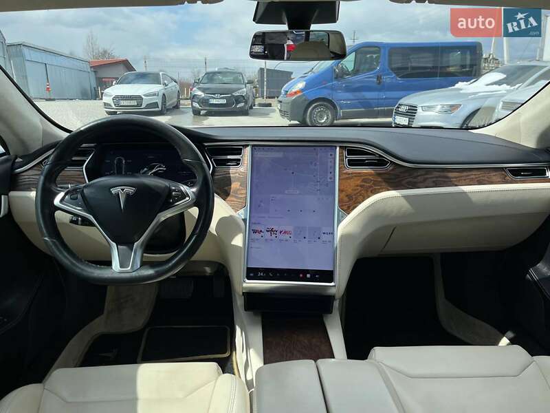 Ліфтбек Tesla Model S 2017 в Львові