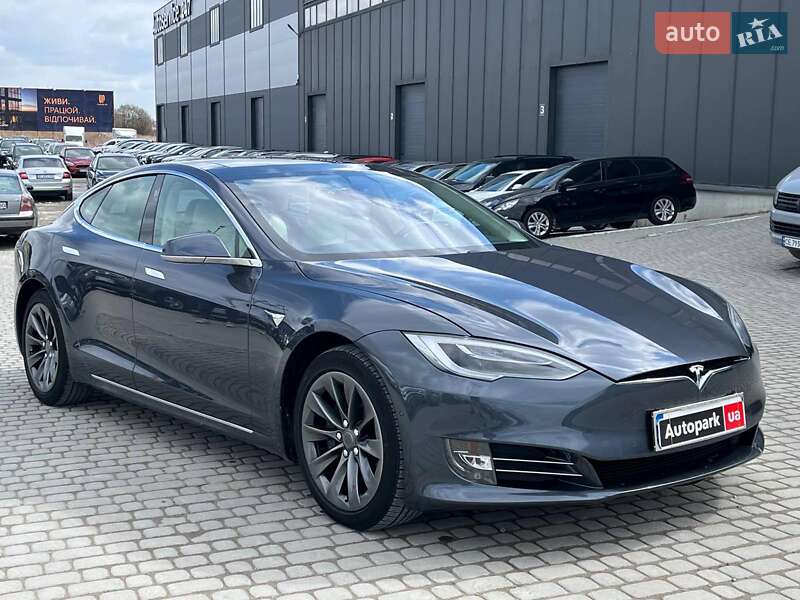 Ліфтбек Tesla Model S 2017 в Львові