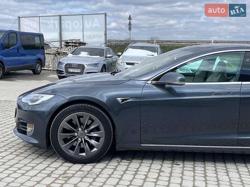 Ліфтбек Tesla Model S 2017 в Львові
