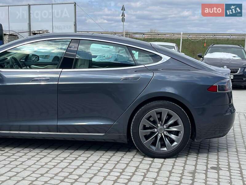 Ліфтбек Tesla Model S 2017 в Львові