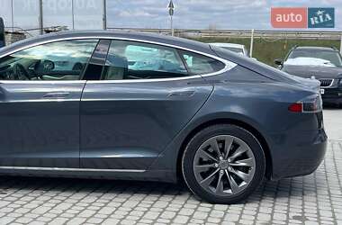 Лифтбек Tesla Model S 2017 в 
