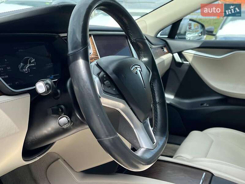 Ліфтбек Tesla Model S 2017 в Львові