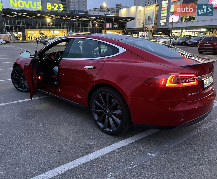 Ліфтбек Tesla Model S 2015 в Києві