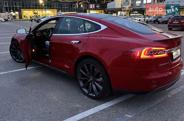 Лифтбек Tesla Model S 2015 в 