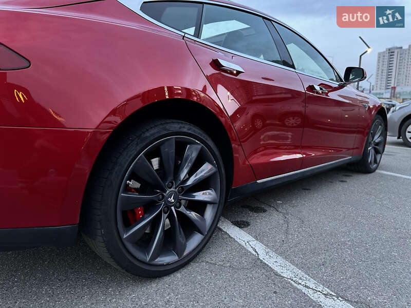 Ліфтбек Tesla Model S 2015 в Києві