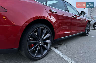 Лифтбек Tesla Model S 2015 в 