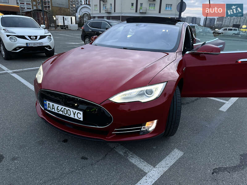Ліфтбек Tesla Model S 2015 в Києві