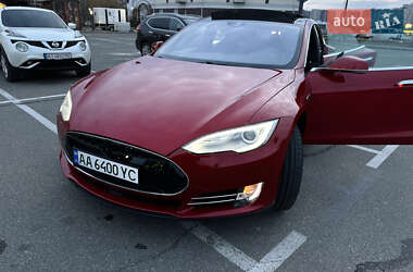 Лифтбек Tesla Model S 2015 в 