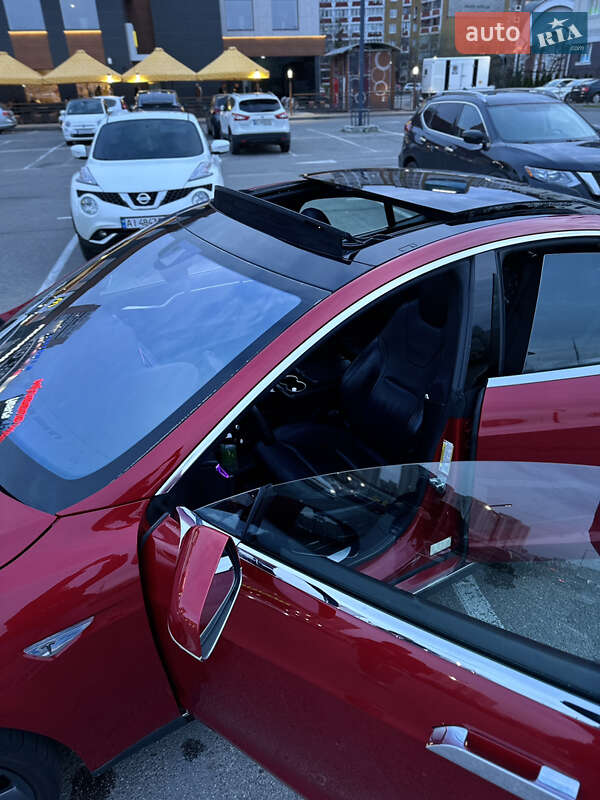 Ліфтбек Tesla Model S 2015 в Києві