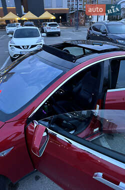 Лифтбек Tesla Model S 2015 в 