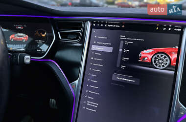 Лифтбек Tesla Model S 2015 в 