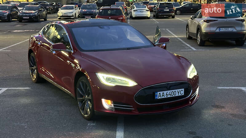 Ліфтбек Tesla Model S 2015 в Києві