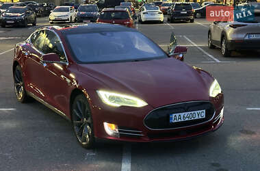 Лифтбек Tesla Model S 2015 в 
