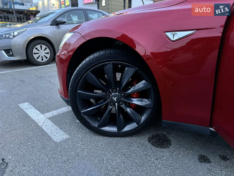 Ліфтбек Tesla Model S 2015 в Києві