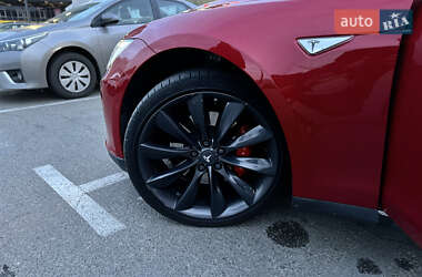 Лифтбек Tesla Model S 2015 в 