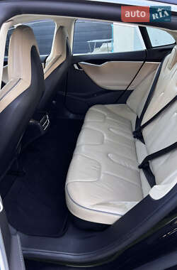 Лифтбек Tesla Model S 2014 в 