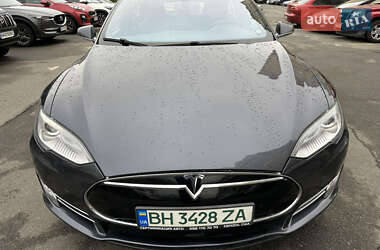 Лифтбек Tesla Model S 2015 в 