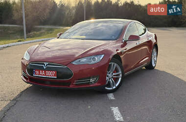 Лифтбек Tesla Model S 2015 в 