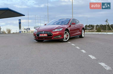 Лифтбек Tesla Model S 2015 в 