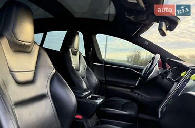 Лифтбек Tesla Model S 2015 в 